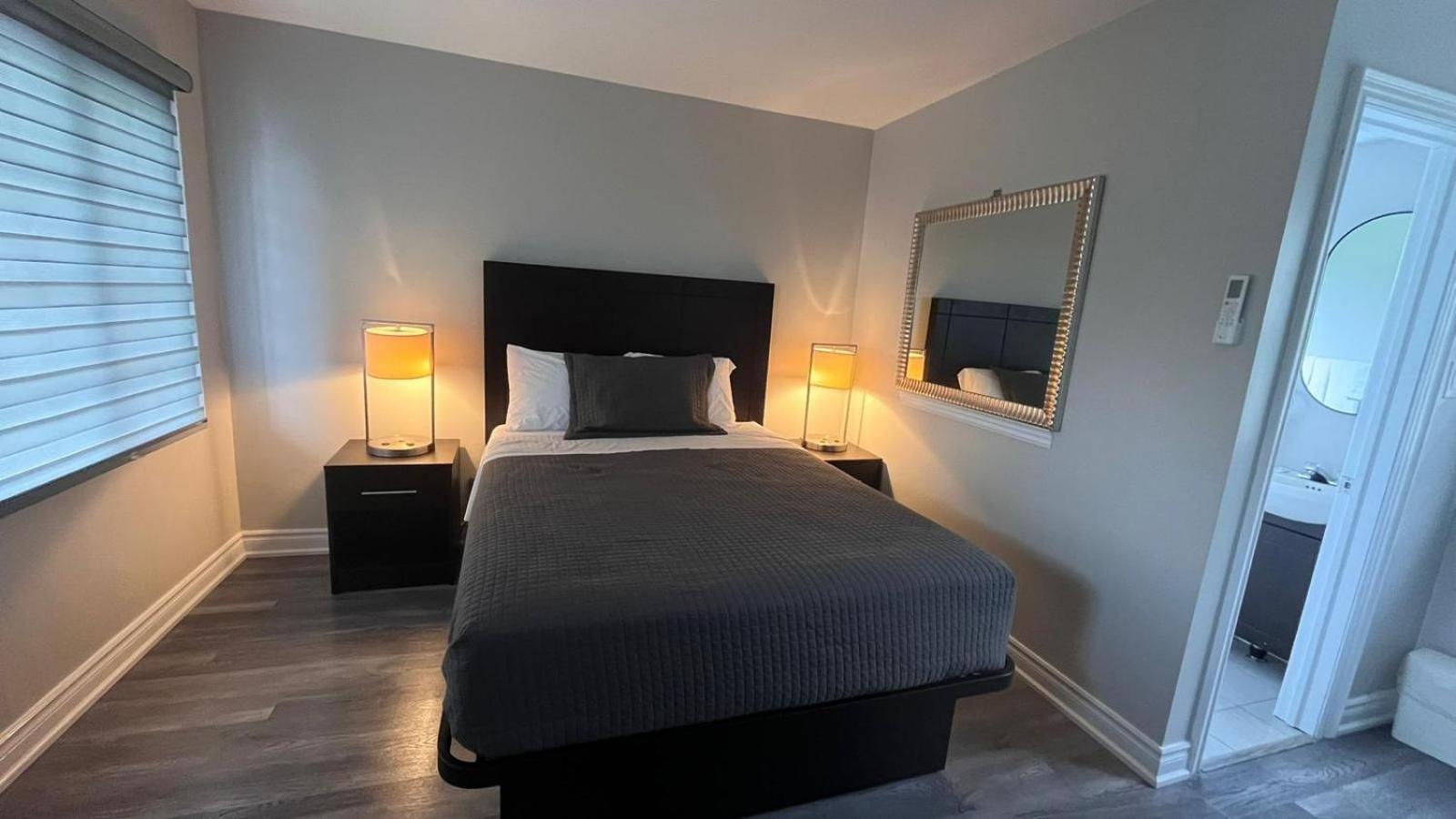 Miracle Motel Chatham-Kent Экстерьер фото